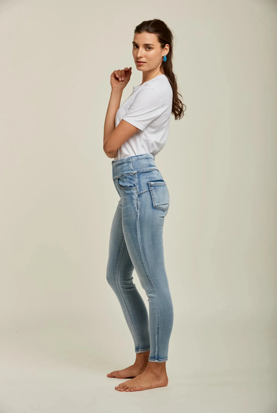 Lisa - Light Wash Stretch Jeans - Image 5